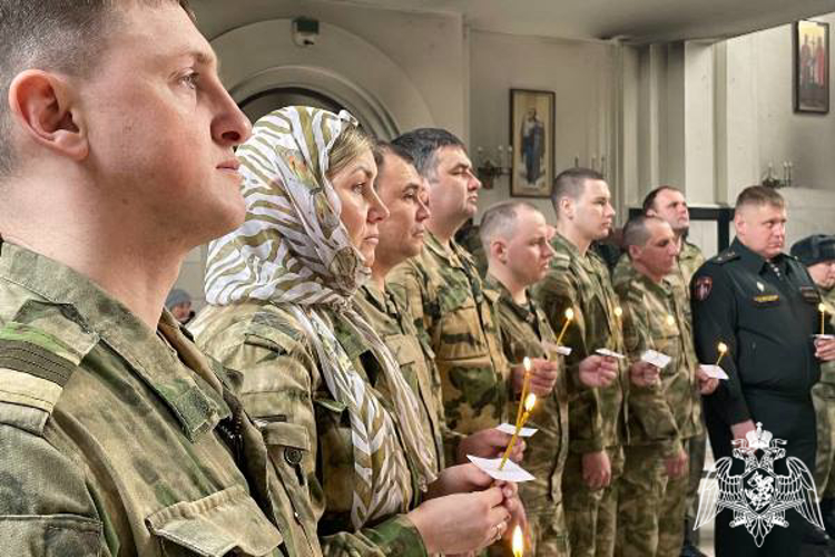 Зеленогорские военнослужащие  провели молебен  в преддверии Дня образования Росгвардии