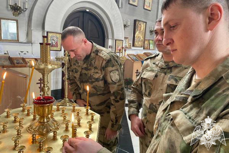 Зеленогорские военнослужащие  провели молебен  в преддверии Дня образования Росгвардии
