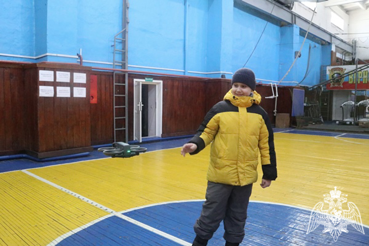 В Красноярске победители конкурса детского рисунка посетили СОБР Росгвардии