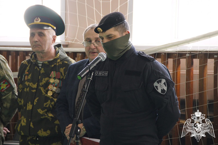 В Канске сотрудники подразделений Росгвардии приняли участие в мероприятии посвященном боевому товарищу 
