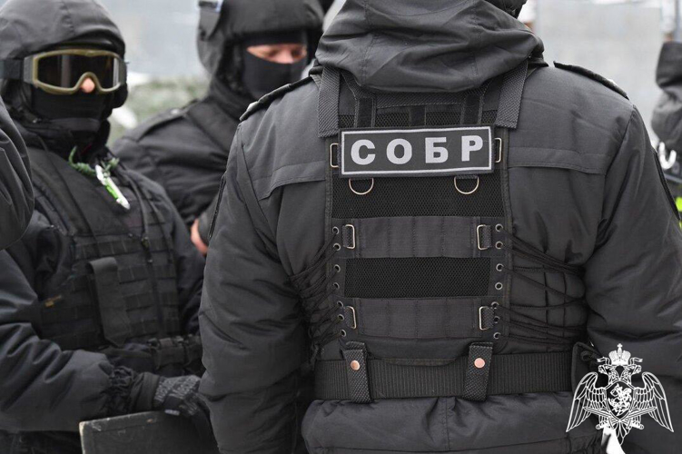 В Красноярске при силовой поддержке спецназа Росгвардии задержаны подозреваемые в организации занятия проституцией 