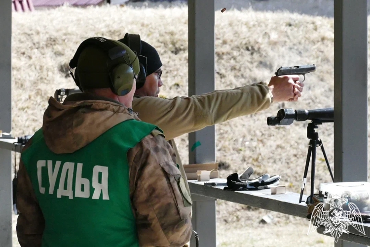 Сотрудники и военнослужащие Росгвардии Красноярского края стали призерами чемпионата по стрельбе из боевого ручного стрелкового оружия