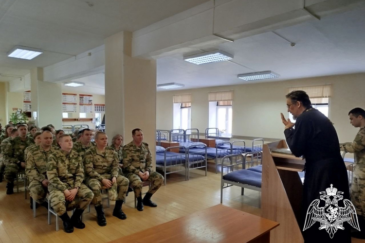 Железногорские военнослужащие приняли участие в духовной беседе, посвященной празднику Пасхи