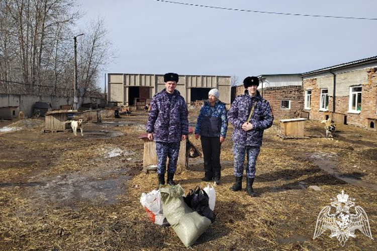 Назаровские Росгвардейцы посетили приют для бездомных животных