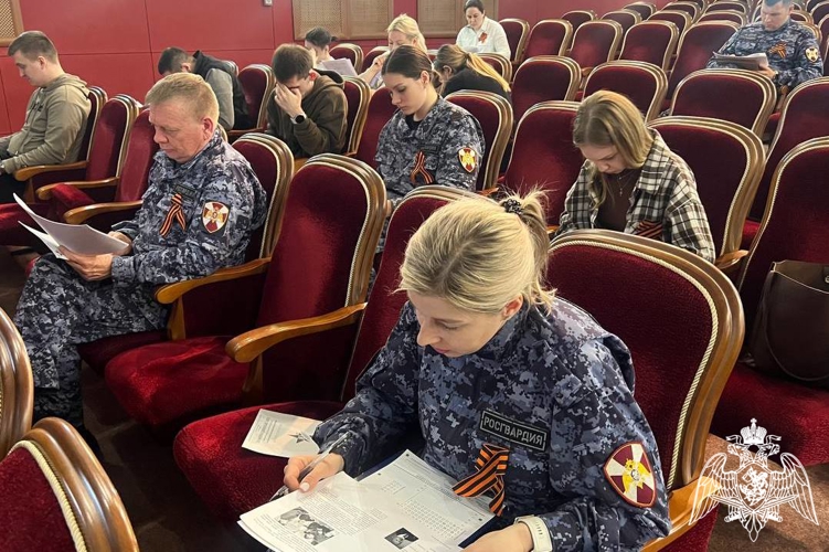 Диктант Победы написали росгвардейцы Красноярского края