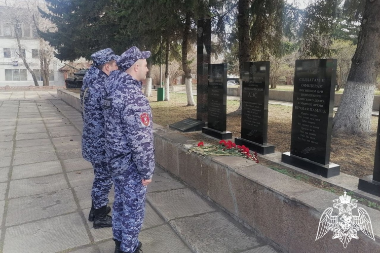 Росгвардейцы почтили память героев-ликвидаторов Чернобыльской трагедии