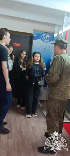 Железногорские военнослужащие Росгвардии провели день открытых дверей для учащихся школы