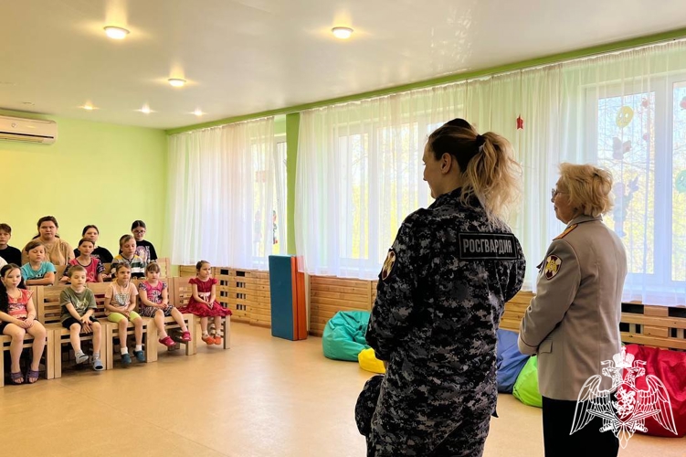 Росгвардейцы Красноярска помогли детям из семей, находящихся в трудной жизненной ситуации