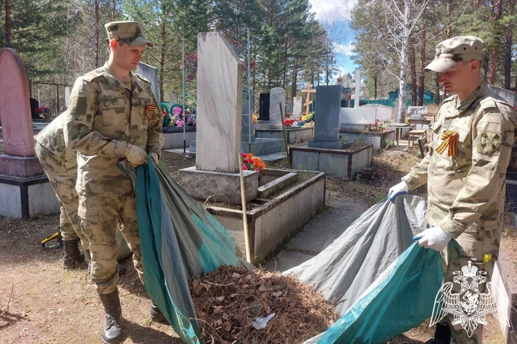 В Зеленогорске военнослужащие Росгвардии навели порядок на могилах ветеранов Великой Отечественной войны
