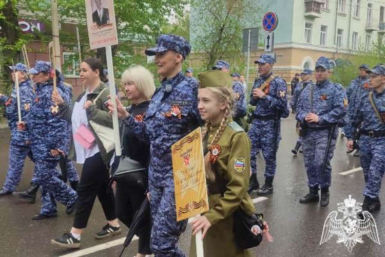 Красноярские росгвардейцы присоединились к акции "Бессмертный полк"