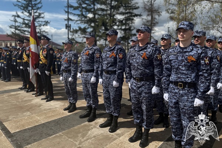 В Красноярске молодые росгвардейцы торжественно приняли Присягу