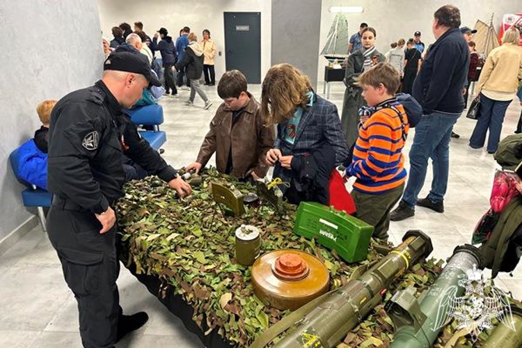 В Красноярске росгвардейцы в «Кристалл арене» представили свои локации