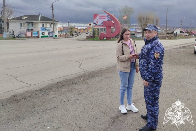 В Ужуре росгвардейцы приняли участие во Всероссийской акции «Георгиевская ленточка»