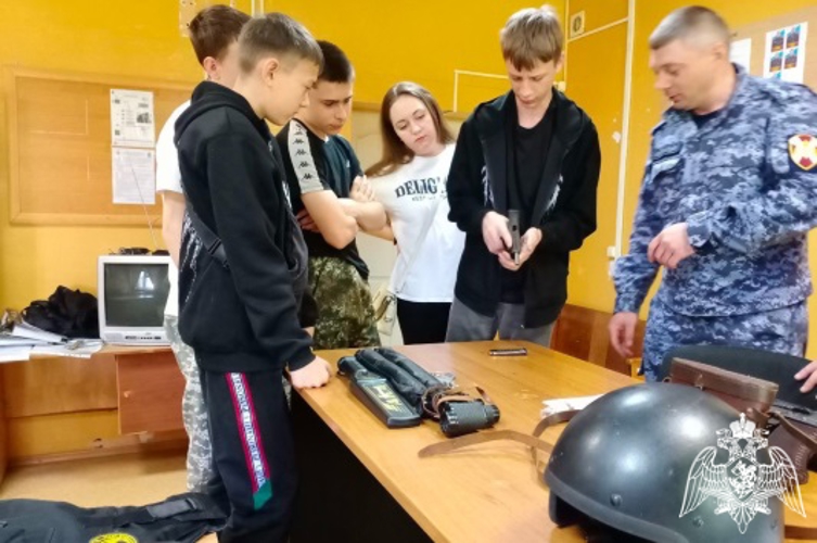 Уярские росгвардейцы провели день открытых дверей