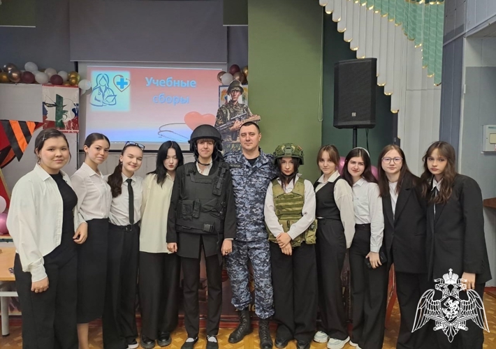 На севере Красноярского края росгвардейцы провели учебные сборы для старшеклассниц