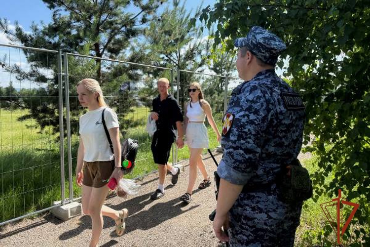 Сотрудники Росгвардии обеспечили безопасность празднования Дня молодежи в Красноярском крае 