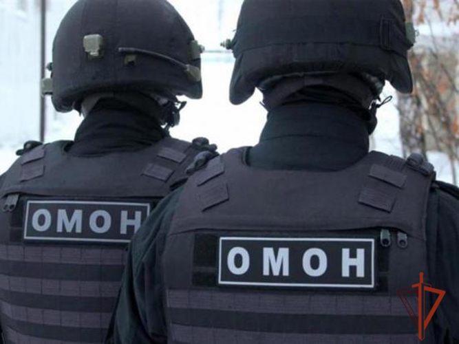 При силовой поддержке спецназа Росгвардии в Красноярском крае задержали подозреваемого в стрельбе по автомобилю