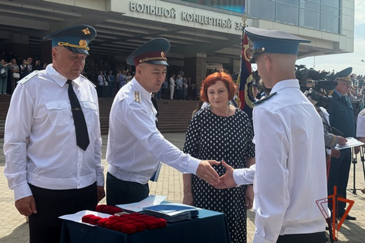 Торжественный выпуск кадетов и воспитанниц Мариинской гимназии прошёл в Красноярске при участии Росгвардии