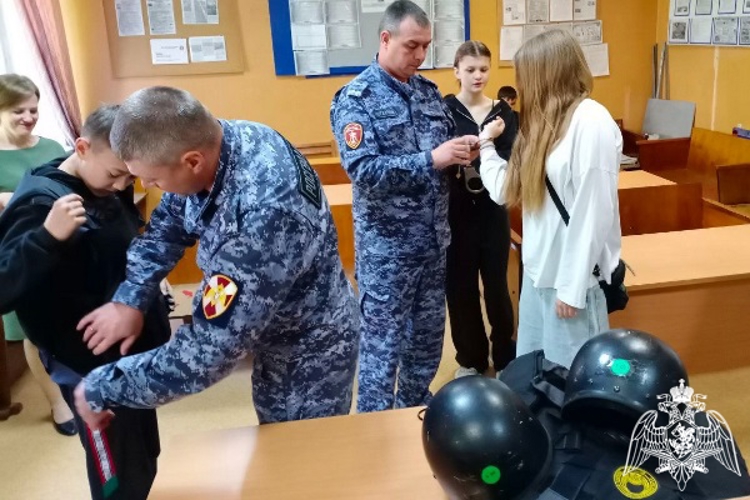 Уярские росгвардейцы провели день открытых дверей