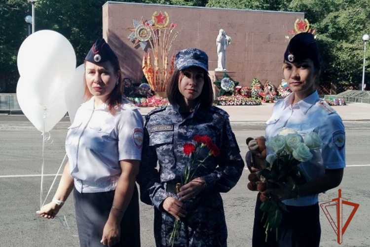 В Краноярском крае сотрудники Росгвардии почтили память детей, ставших жертвами войны в Донбассе 