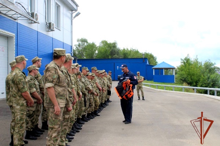 Росгвардейцы Зеленогорской воинской части прошли обучение мерам безопасности на воде