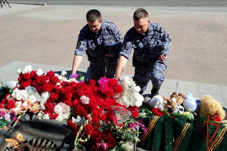 В Краноярском крае сотрудники Росгвардии почтили память детей, ставших жертвами войны в Донбассе 