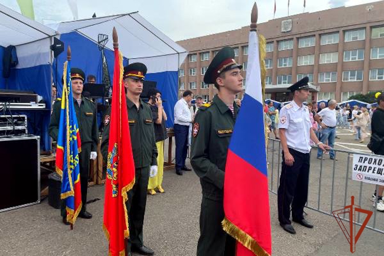 Росгвардейцы приняли участие в праздничных мероприятиях, посвящённых 69-й годовщине со дня образования города Зеленогорска