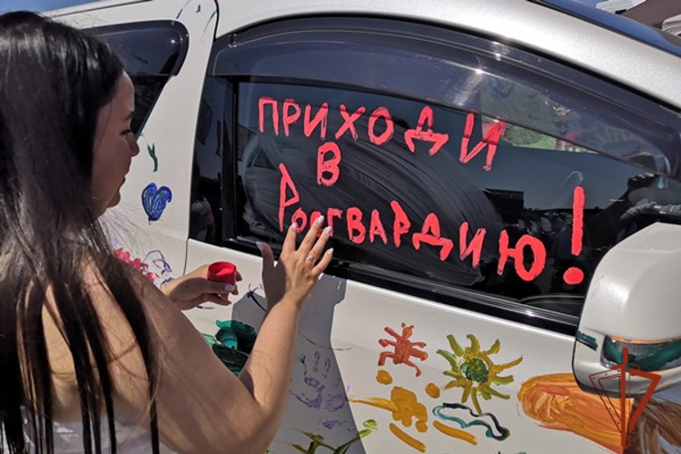 Сотрудники и военнослужащие Росгвардии представили свои площадки на автогонках