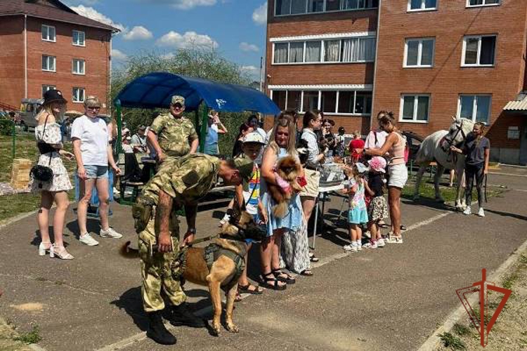 Зеленогорские росгвардейцы приняли участие в мероприятии приуроченное ко Дню семьи, любви и верности