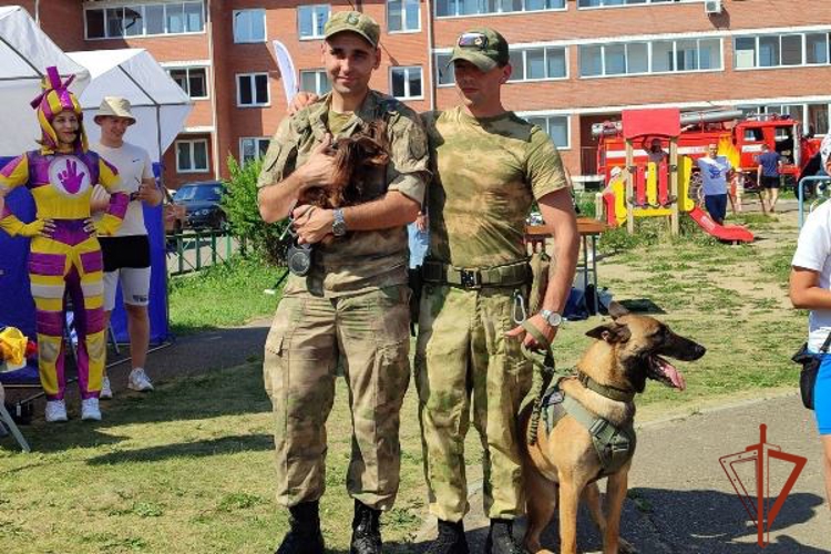 Зеленогорские росгвардейцы приняли участие в мероприятии приуроченное ко Дню семьи, любви и верности