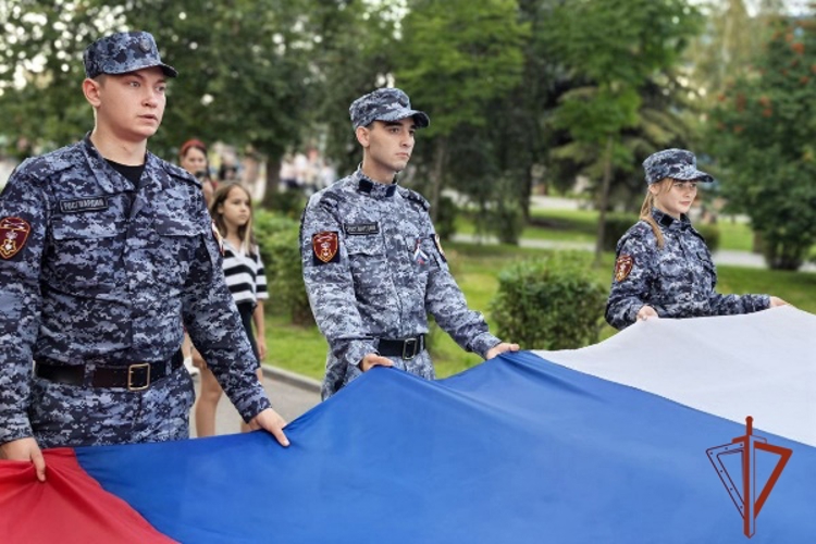 Росгвардейцы Красноярского края приняли участие в мероприятиях, посвящённых Дню флага России