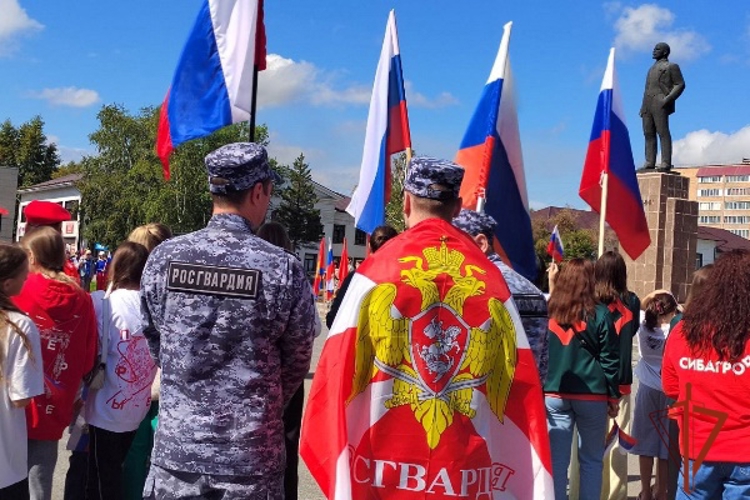 Росгвардейцы Красноярского края приняли участие в мероприятиях, посвящённых Дню флага России