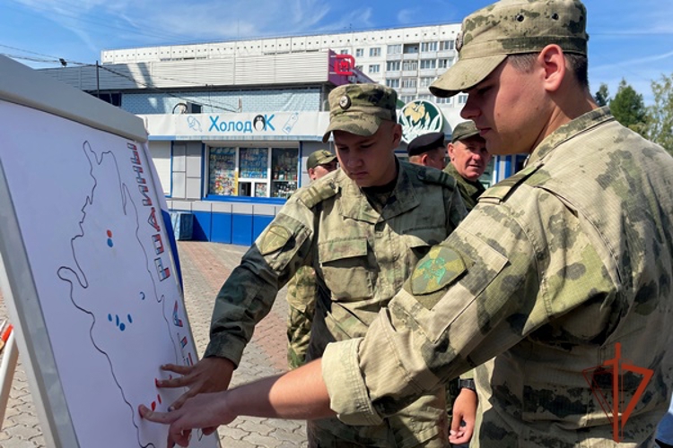 Росгвардейцы зеленогорской воинской части приняли участие в городских мероприятиях посвященных Дню государственного флага
