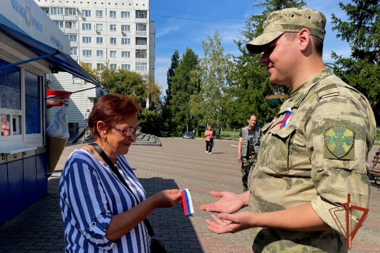 Росгвардейцы зеленогорской воинской части приняли участие в городских мероприятиях посвященных Дню государственного флага