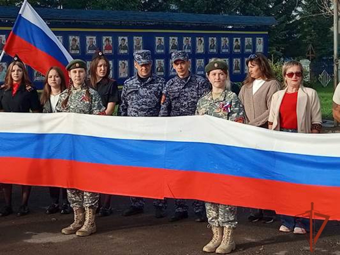 Ужурские росгвардейцы присоединились к патриотической акции «Поем гимн Российской Федерации» 