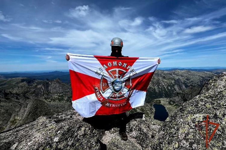 Сотрудник ОМОН «Ратибор» Росгвардии принял участие в альпинистских сборах в Ергаках