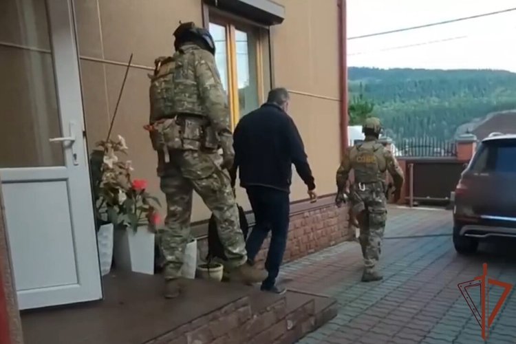 При содействии спецназа Росгвардии в Красноярске задержаны подозреваемые в растрате бюджетных средств