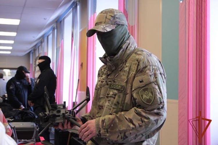Сотрудники и военнослужащие норильской Росгвардии приняли участие в  патриотической конференции  «Защита Родины – первоочередная задача!»
