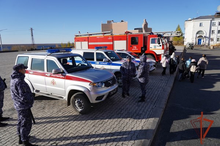 Росгвардейцы в столице Таймыра представили свою площадку на выставке спецтехники и вооружения силовых структур