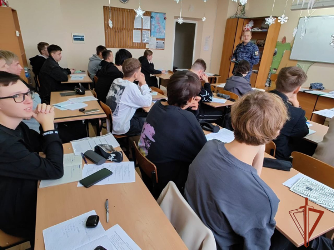 Росгвардейцы Железногорска  провели урок со студентами по профилактике экстремистской идеологии 