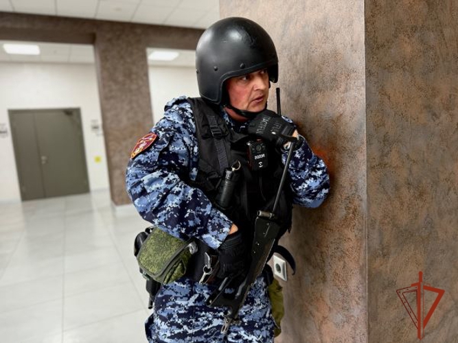Подразделения Росгвардии провели антитеррористические учения в университете