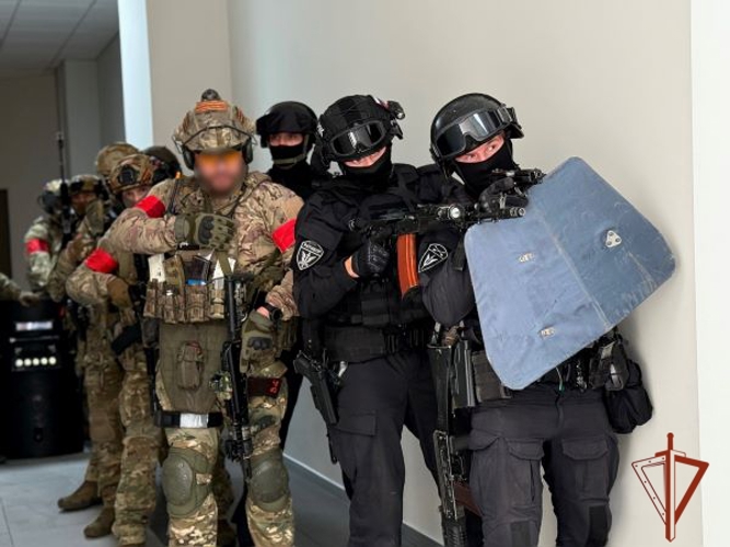 Подразделения Росгвардии провели антитеррористические учения в университете