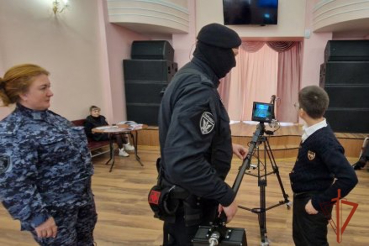 Росгвардейцы в столице Таймыра представили свою площадку на выставке спецтехники и вооружения силовых структур