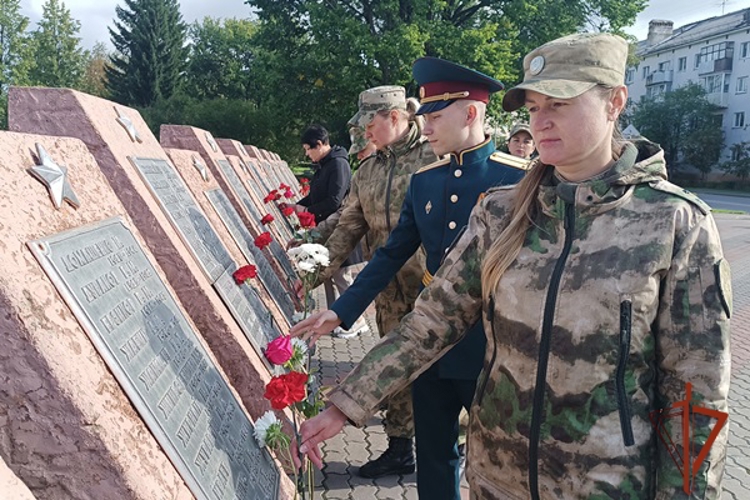 Зеленогорские военнослужащие Росгвардии приняли участие в памятных мероприятиях, приуроченных окончанию Второй мировой войны