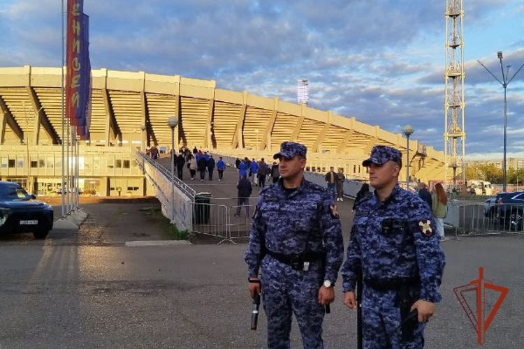 Росгвардейцы обеспечили правопорядок на футбольном матче в Красноярске