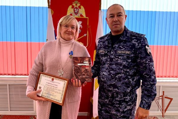 Заместитель теруправления Росгвардии поблагодарил представителя гражданского общества за взаимодействие