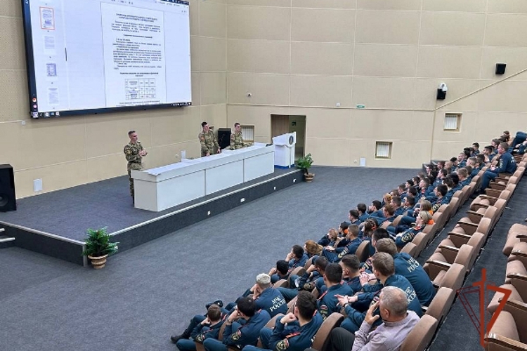 Курсанты-росгвардейцы провели встречи со школьниками и студентами города Железногорска