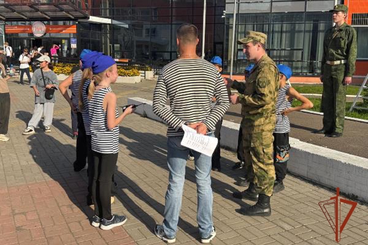 Военнослужащие Росгвардии провели со школьниками патриотическую игру «Зарница»