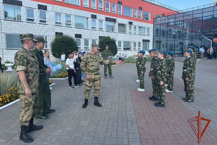 Военнослужащие Росгвардии провели со школьниками патриотическую игру «Зарница»