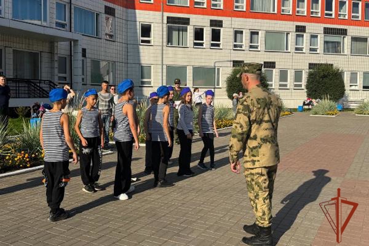 Военнослужащие Росгвардии провели со школьниками патриотическую игру «Зарница»
